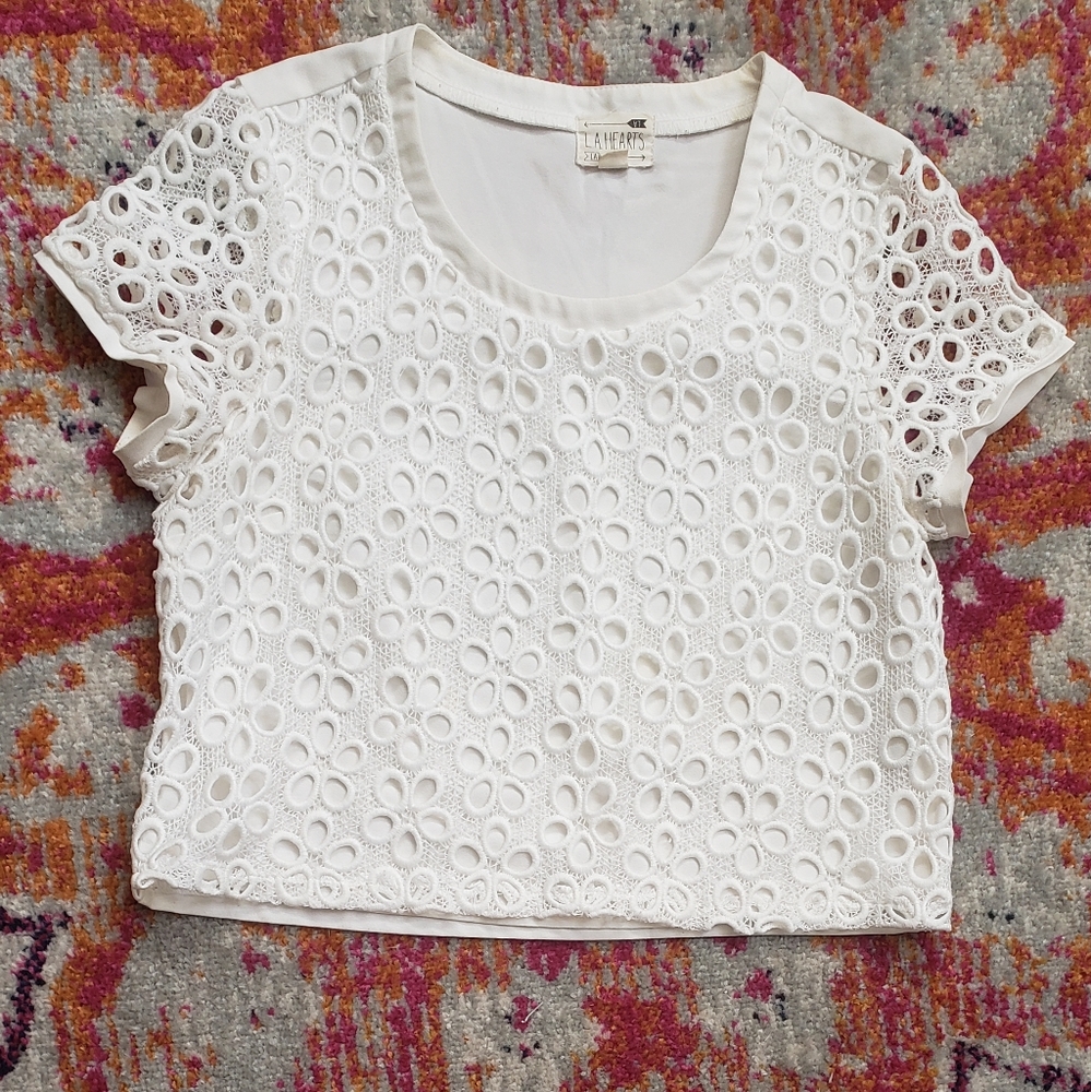 ♦️Women’s medium shirt with lace